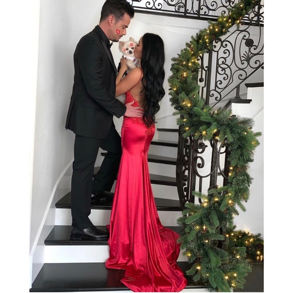 • BEHIND THE LENS  • - Picture 7 of 7